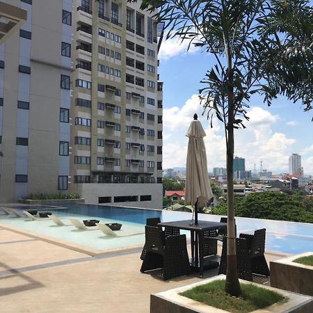 The Persimmon Studios Near Ayala And Sm City Cebu Exteriör bild