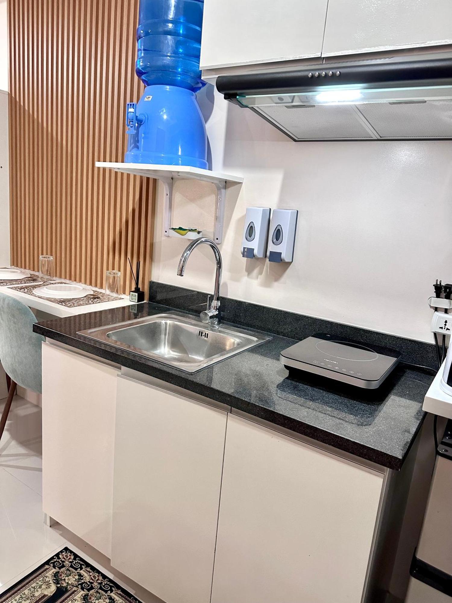 The Persimmon Studios Near Ayala And Sm City Cebu Exteriör bild