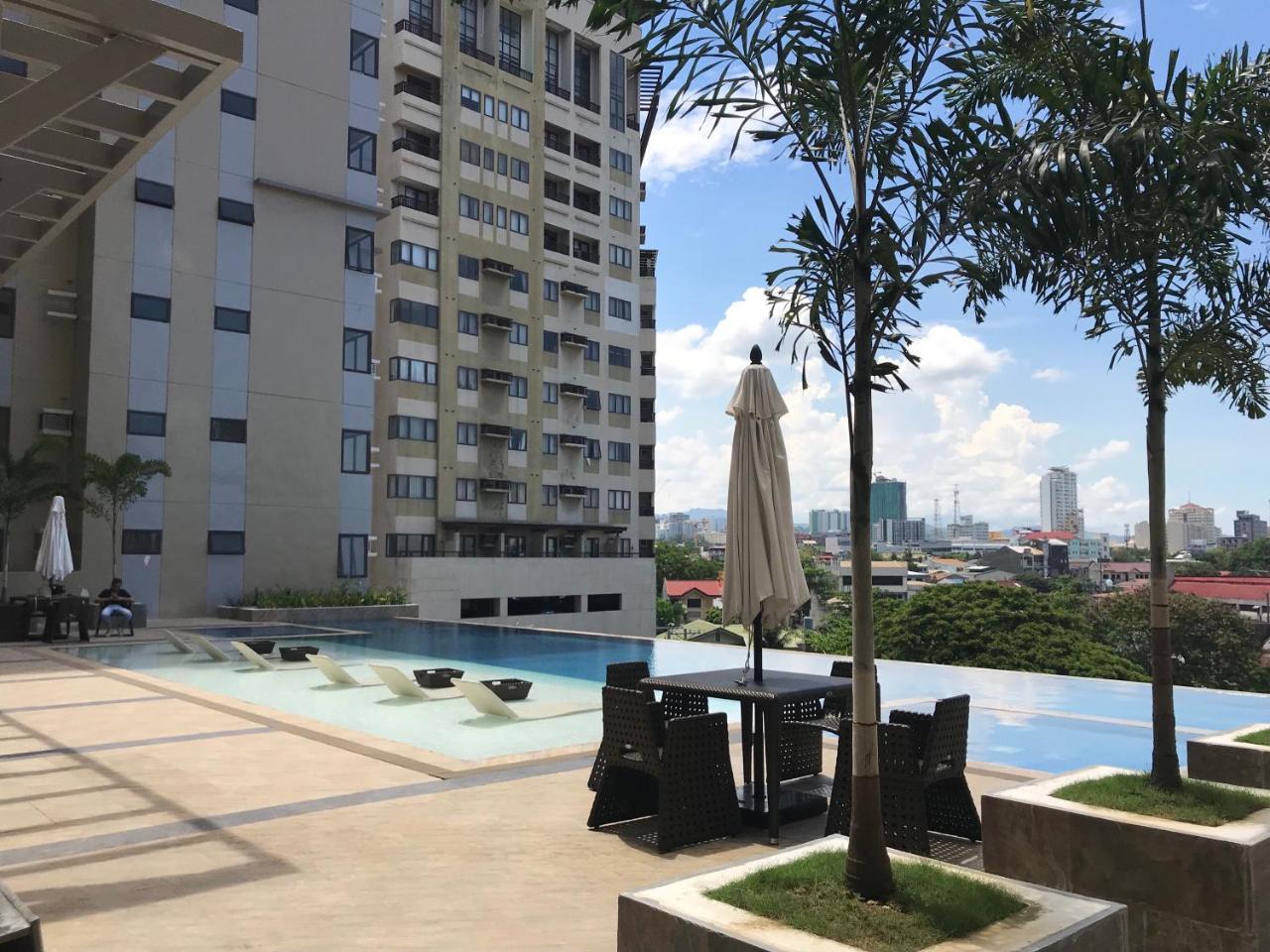 The Persimmon Studios Near Ayala And Sm City Cebu Exteriör bild